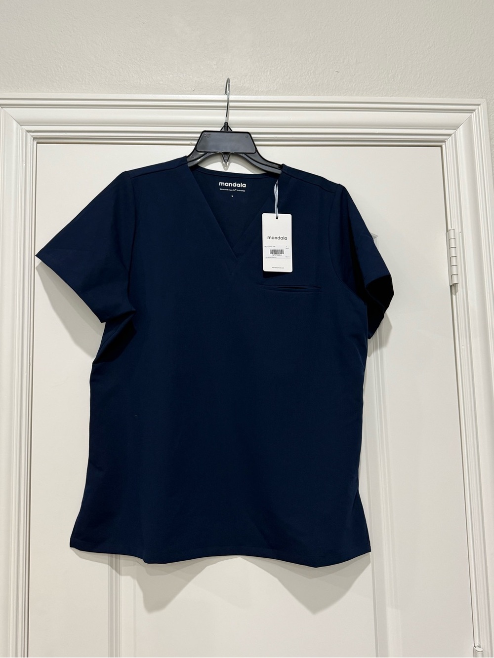 NWT Ladies Mandala Navy Blue V-Neck Scrub Top Large